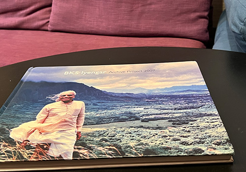 yoga-library-iyengar1